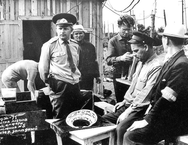 22 червня 1971 року. Б. Мозолевський - у глибині кадру з цигаркою