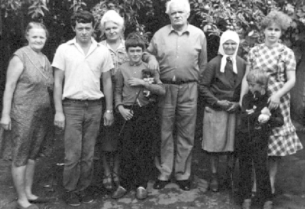 Павло Глазовий з колегами студентами (п’ятий зліва) 1950 рік