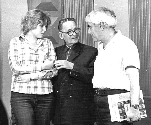 Журналист В. Иваненко, А.М. Топоров и поэт Э.И. Январёв на Николаевском телевидении . 1970-е годы.