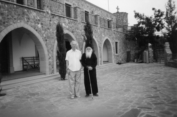 2002 г. Кипр. Монастырь Ставровуни с иконописцем Каллиникосом